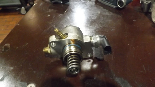 Hochdruckpumpe Kraftstoffpumpe  VW Golf 7 Passat B8 Tiguan 2.0 TSI 06L127025M