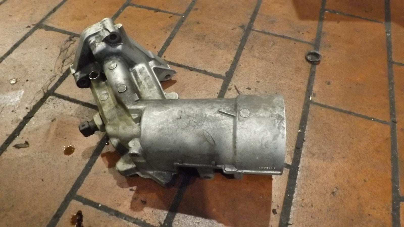 BMW 5er E60 E61 530d 7er E65 E66 730d Ölfiltergehäuse Ölkühler 7788453