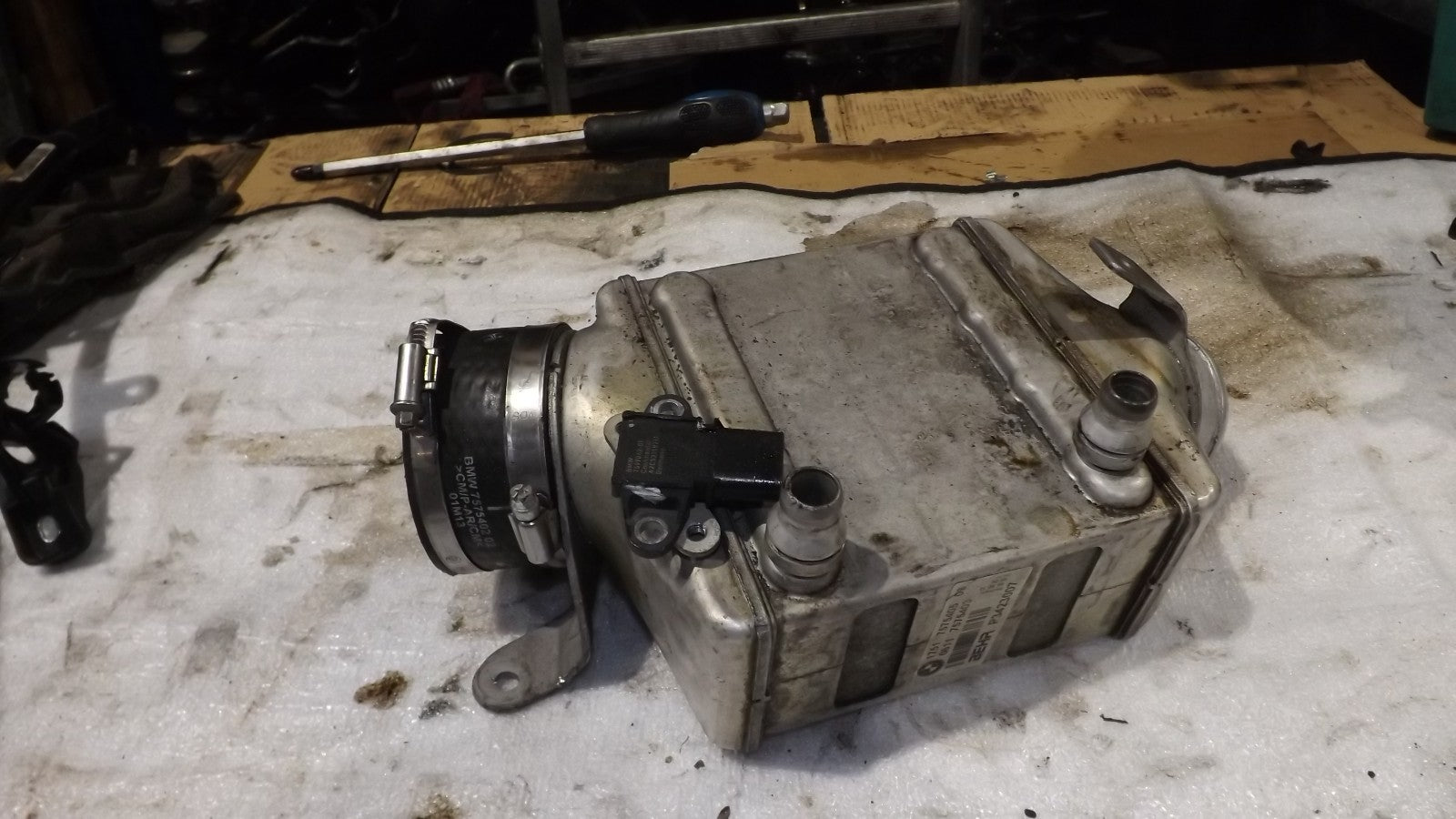 Original BMW  F01 F10 E70 F11   Ladeluftkühler Kühler Ladeluftkühler 06117575403