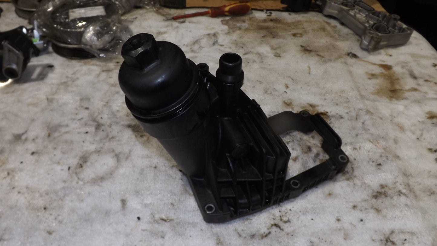 BMW E81 F22 F87 E90 F34 F10 E60 E61 Ölfiltergehäuse 170377932