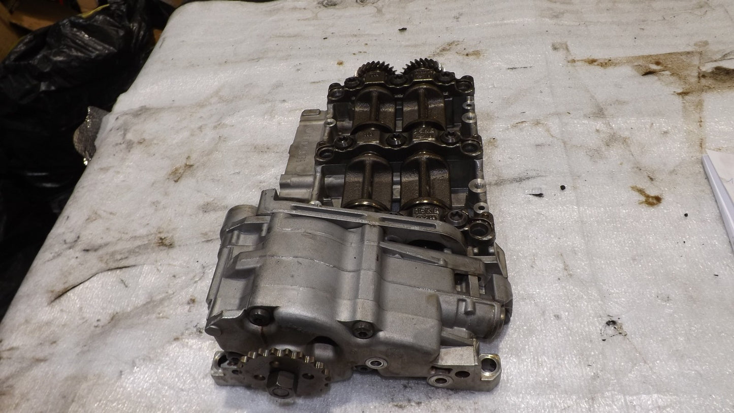 BMW 3 E90 E91 Benzin 110kW Ölpumpe Ausgleichswellenmodul  10600044CB