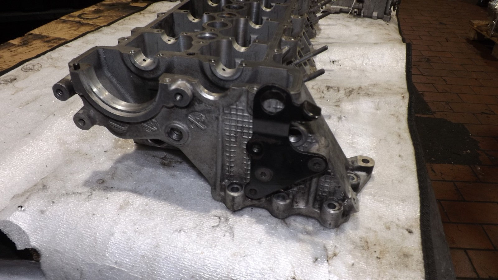 Original Zylinderkopf  BMW 5er 7er X5 X6 M57  77927539