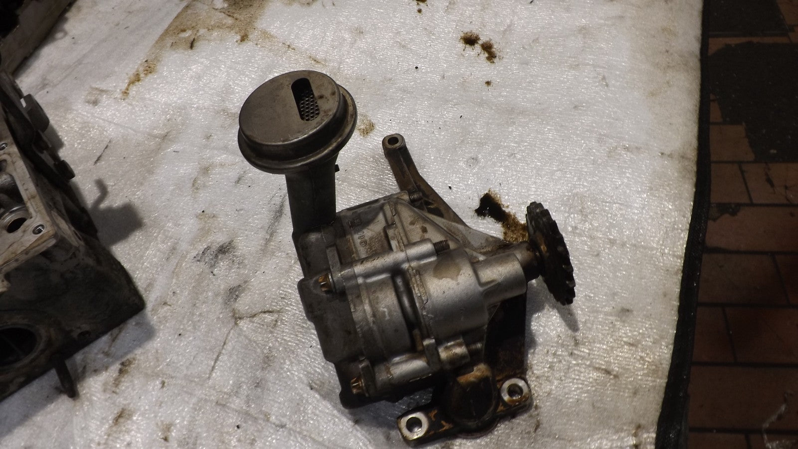 Mercedes C-Klasse W202 E-Klasse  Motor Ölpumpe 6061811001
