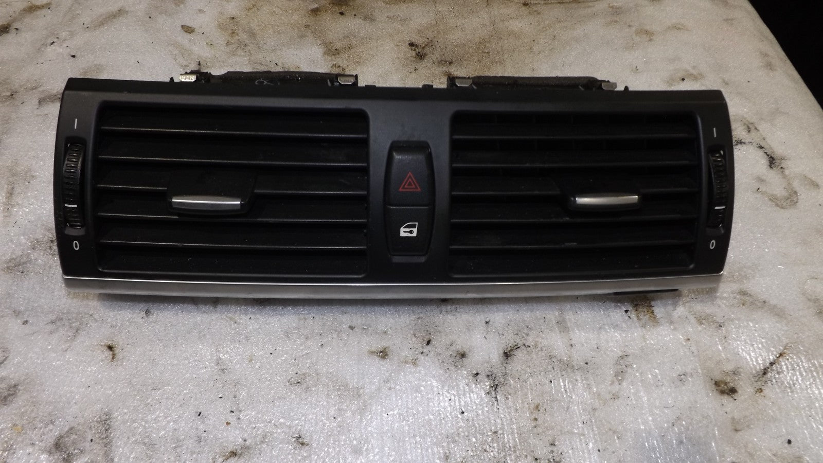 BMW X5 Lüftungsgitter 7161801-04 Bj 2009 2009425