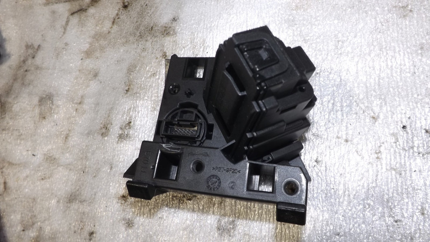 BMW X5 Zünanlassschalter Startschalter Start Stop 696671410 / 6966714-10