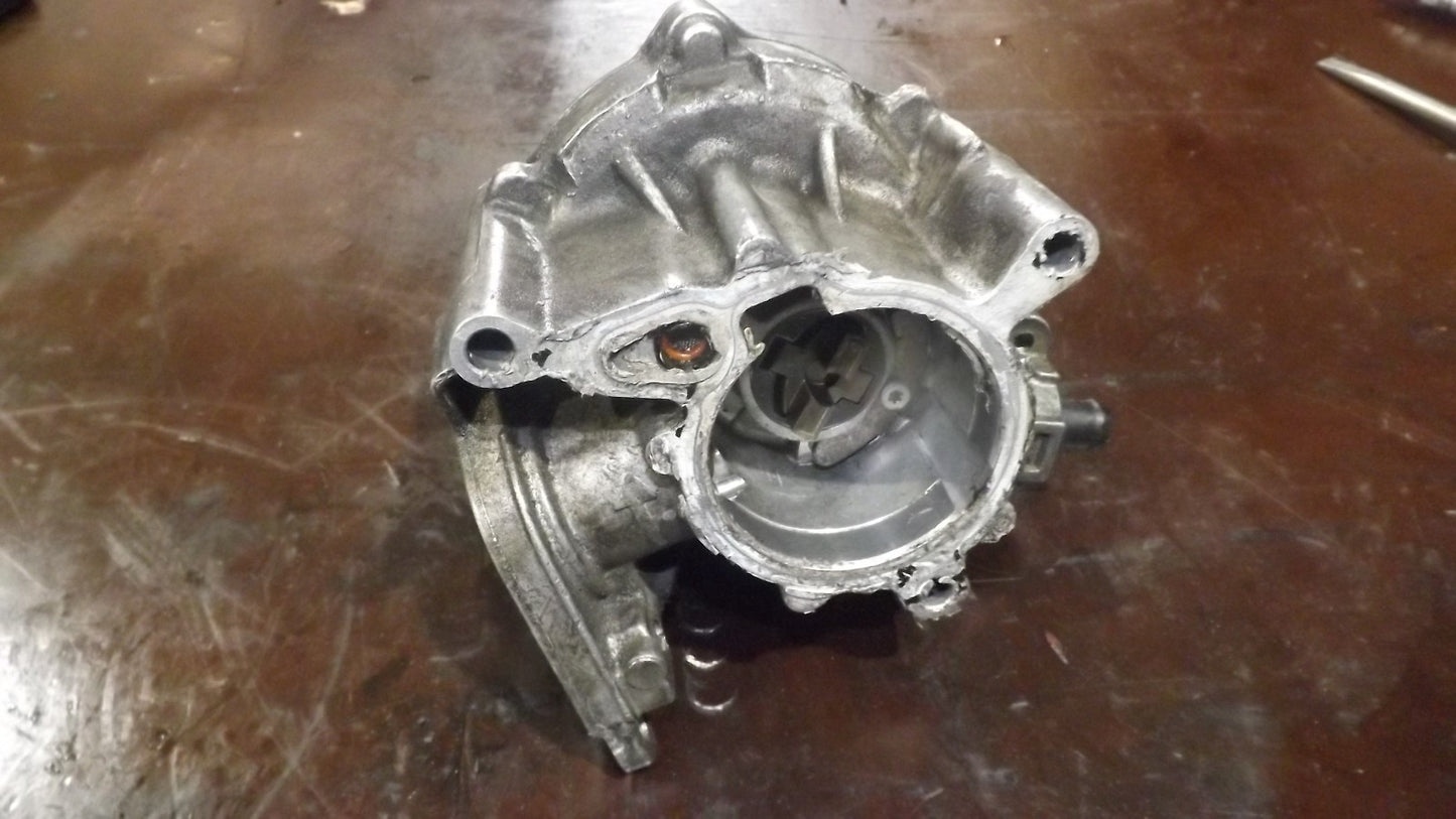 VW Audi Seat Skoda Vakuumpumpe Unterdruckpumpe 06J145100F