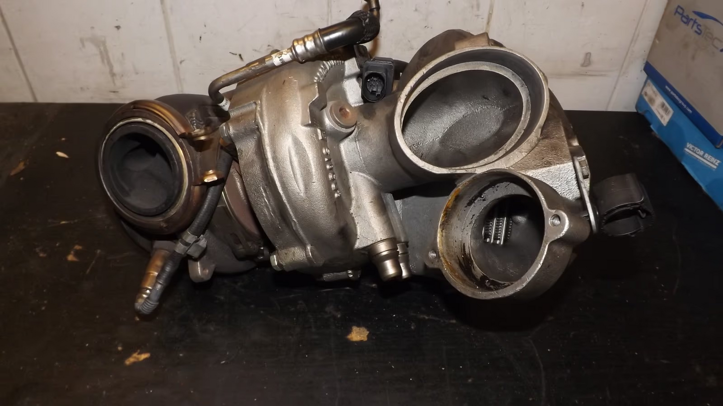 Original BMW X5 X6 M50D N57D40C Turbolader Turbo 8506382 7823884