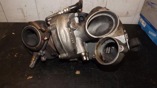 Original BMW X5 X6 M50D N57D40C Turbolader Turbo 8506382 7823884