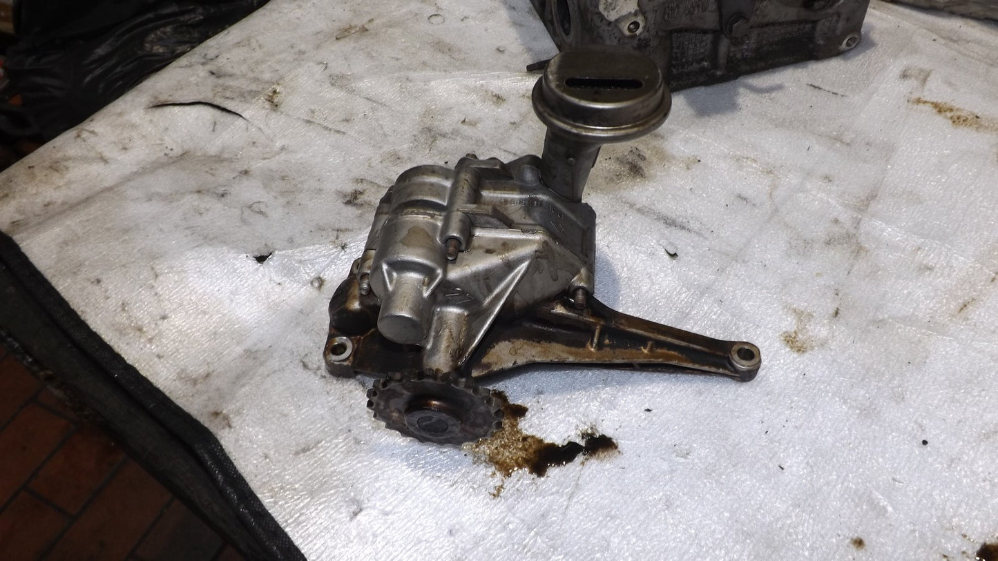 Mercedes C-Klasse W202 E-Klasse  Motor Ölpumpe 6061811001