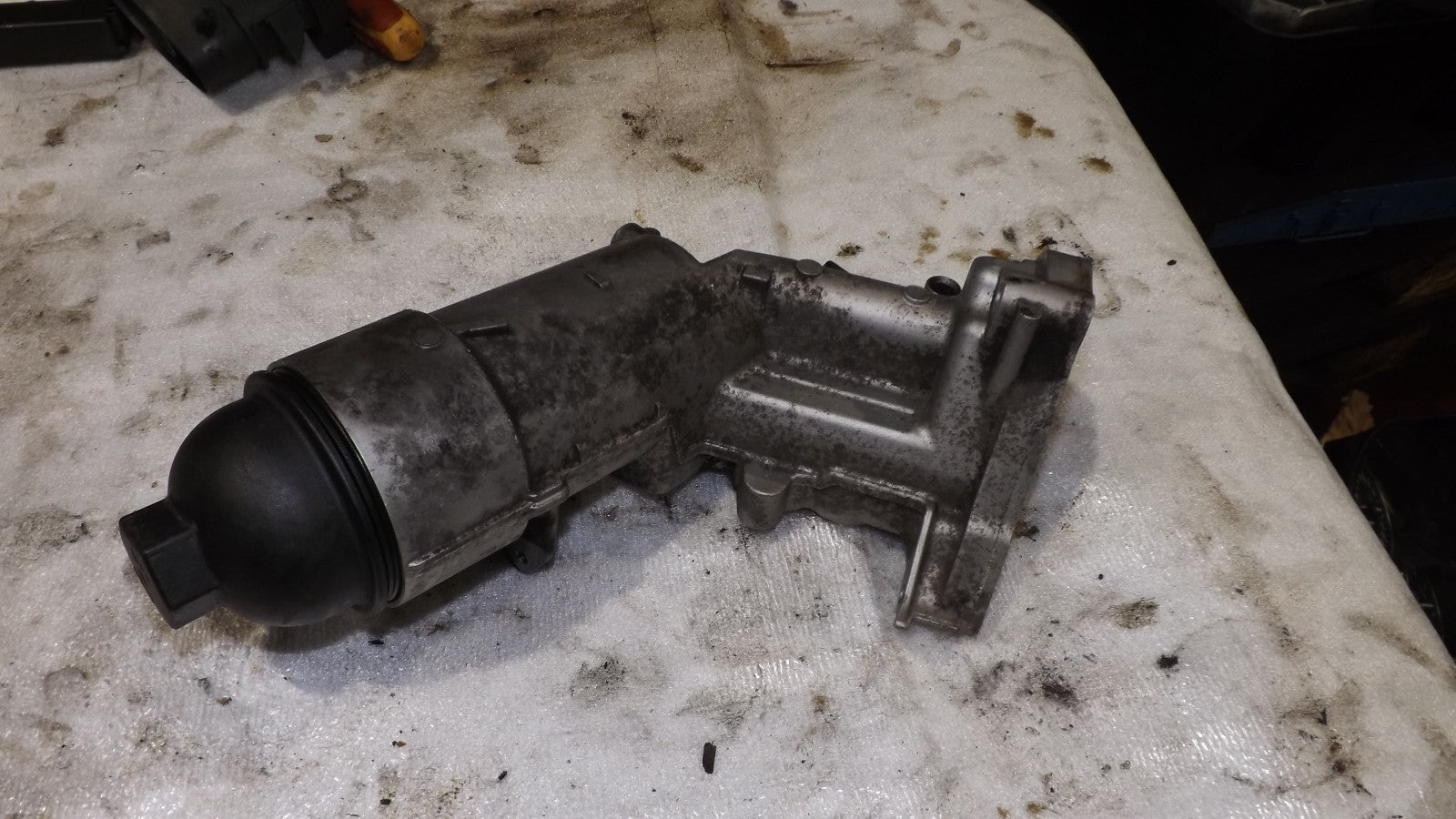 BMW 5er E60 E61 530d 7er E65 E66 730d Ölfiltergehäuse Ölkühler 7788453