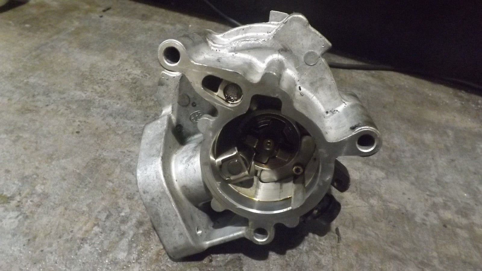 Vakuumpumpe Pumpe Unterdruck Unterdruckpumpe Audi Seat Skoda VW 06k145100AE