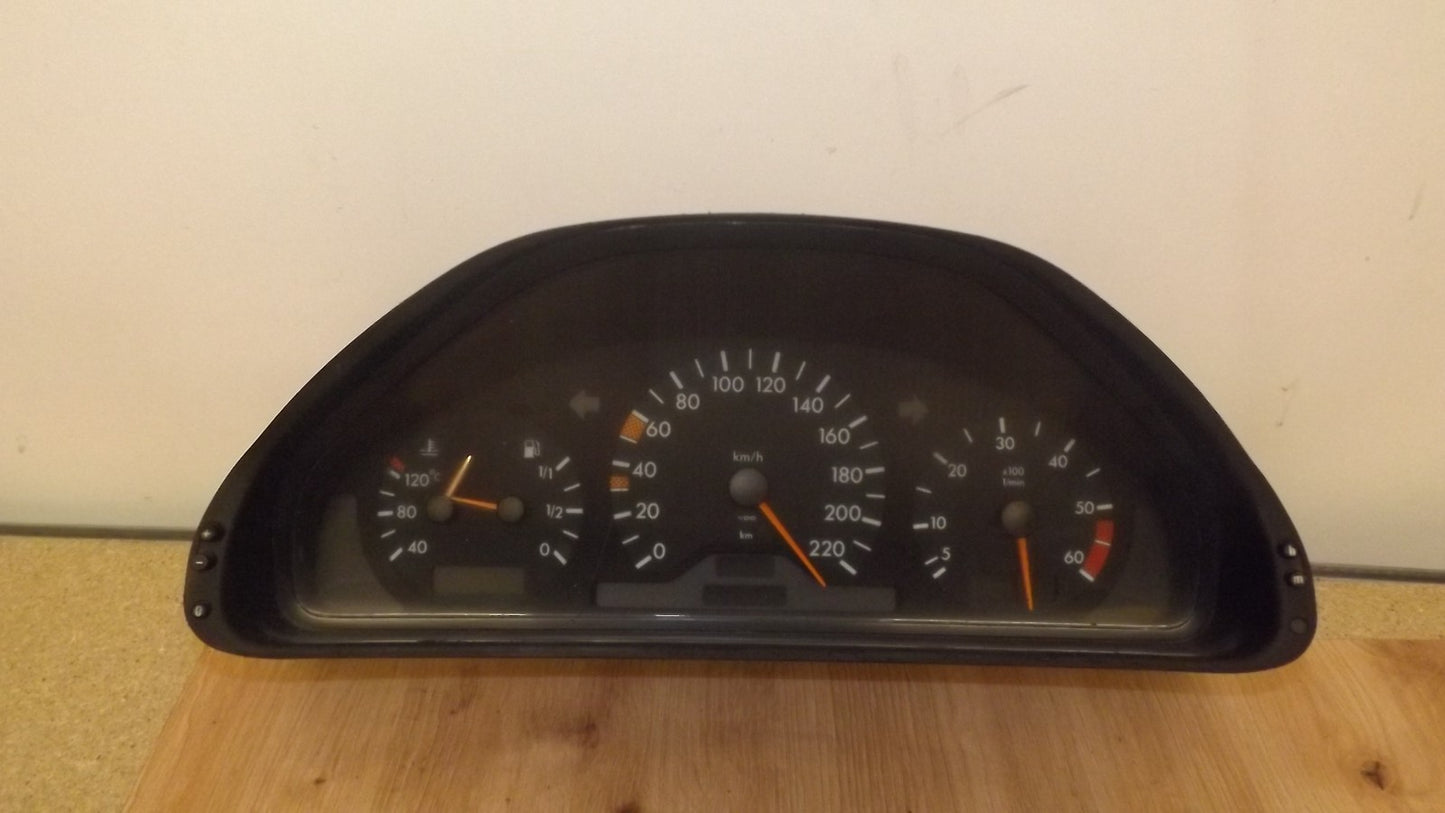 Mercedes W210 Tacho Kombiinstrument - 2105405147