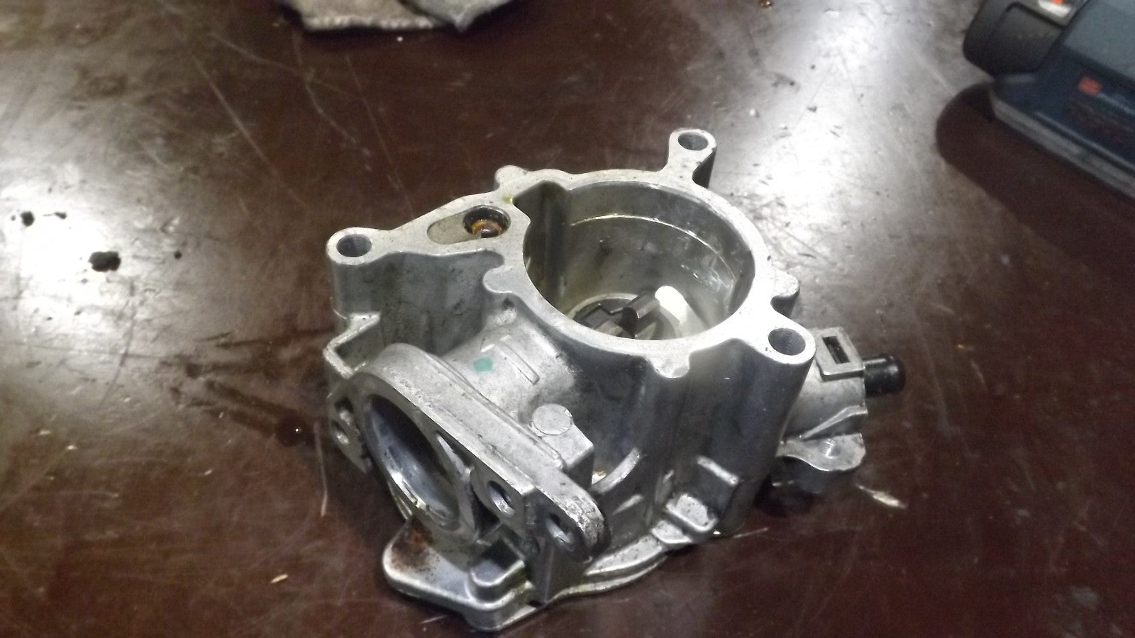 Audi VW Skoda Seat 2.0 TFSI GTI Vakuumpumpe Unterdruckpumpe 06J145100C