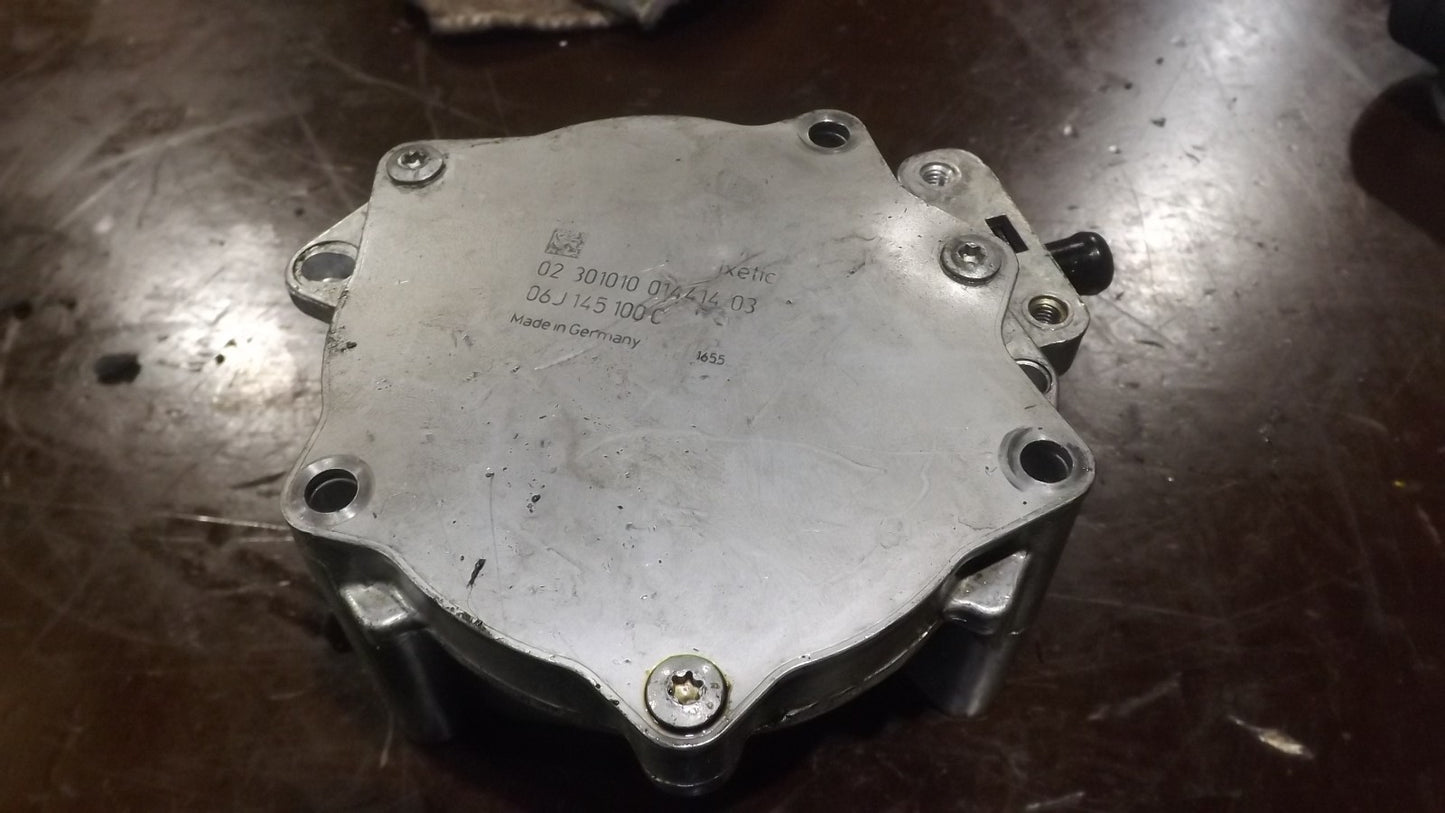 Audi VW Skoda Seat 2.0 TFSI GTI Vakuumpumpe Unterdruckpumpe 06J145100C