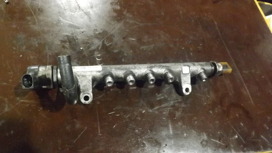 Original Kraftstoffverteiler Einspritzleiste Audi Seat Skoda VW 03L130089