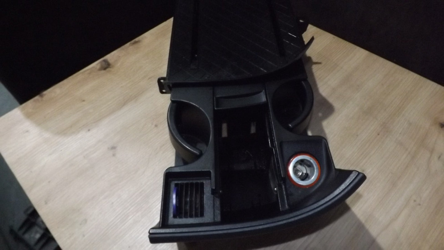 VW T5 T5.2 Aufbewahrungsfach Becherhalter Steckdose Original 7E5858601A
