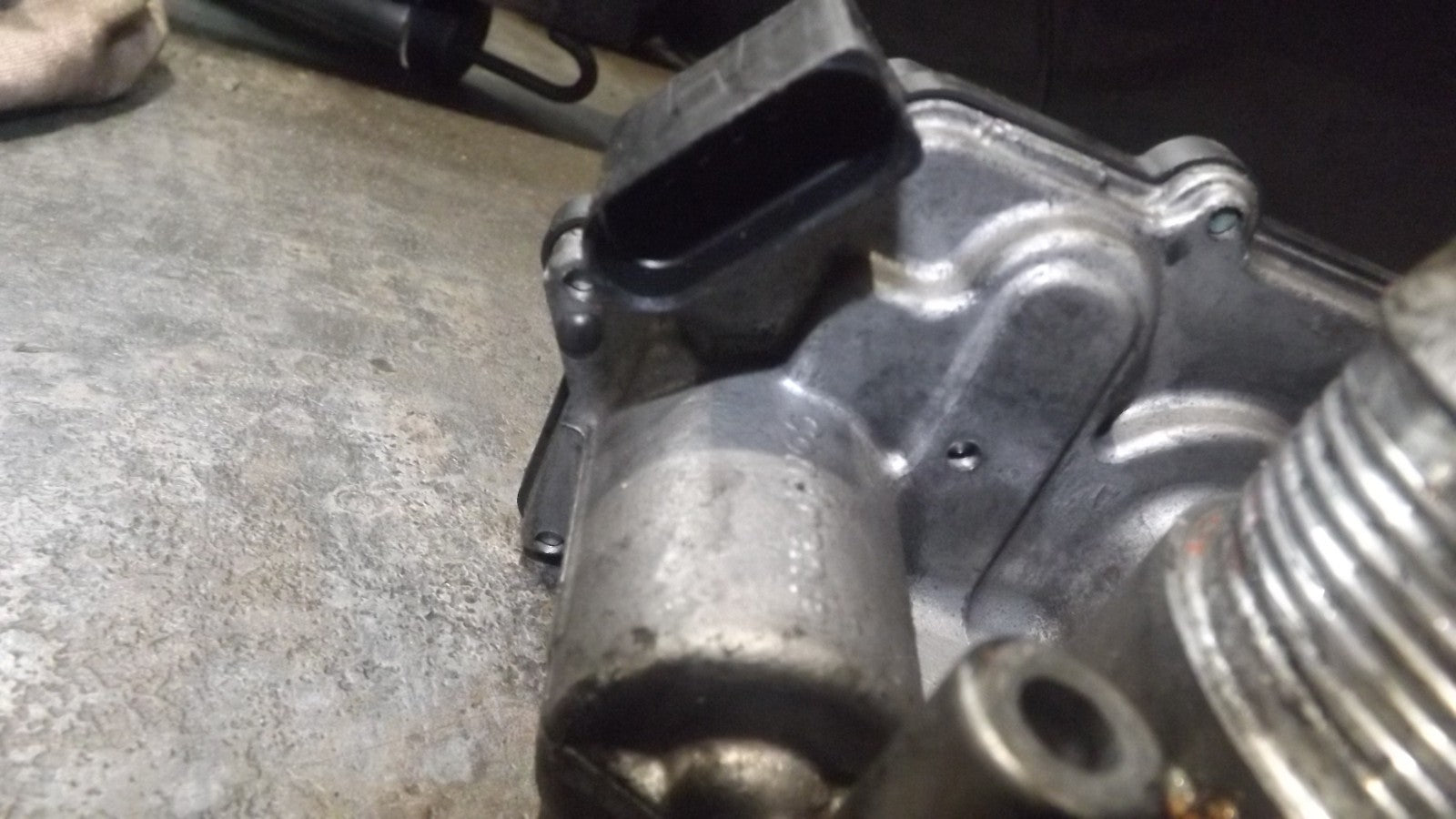 DROSSELKLAPPE FÜR AUDI A1 A3 A4 Q3 SEAT SKODA VW GOLF 6 TOURAN 2.0 TDI